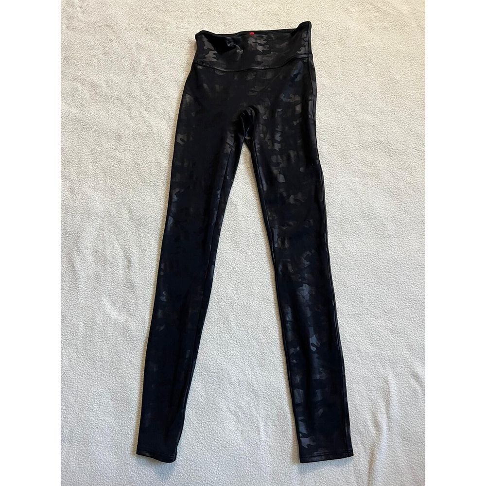 SPANX Womens Faux Leather Camo Leggings Camouflage Shiny‎ Black Size Xsmall